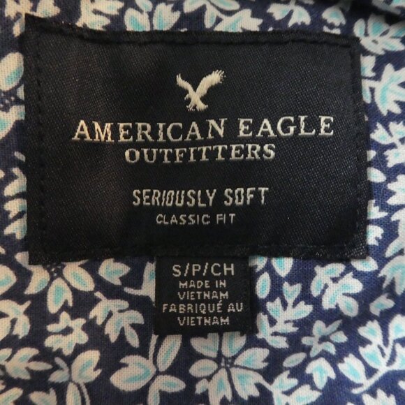 American Eagle Blue Floral Seriously Soft Classic Fit Button Up Shirt Mens Small - Picture 4 of 6